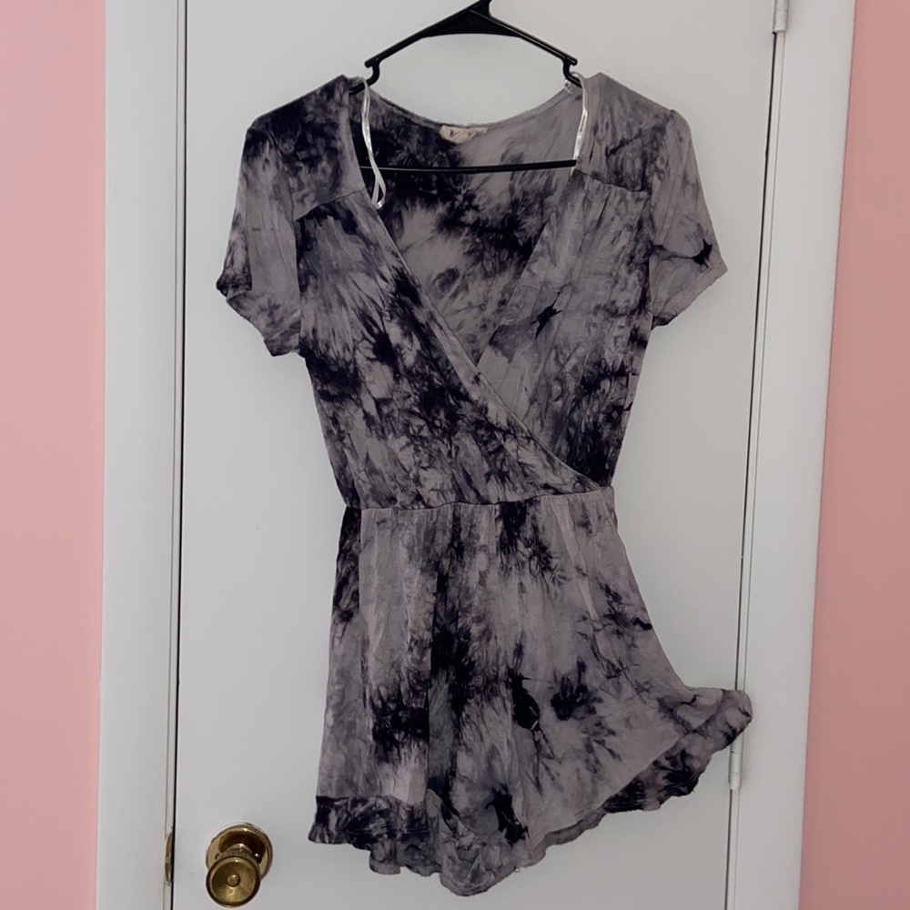 ❤️‍🔥2/$12 Tie-dye romper!